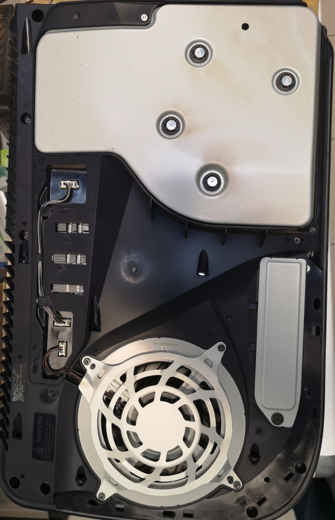 Hardware disassembly Playstation 5 liquid metal cleaning