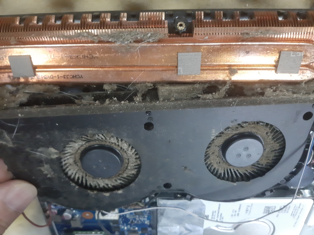 Хардуерно почистване на преносим компютър от прах със смяна на термо паста