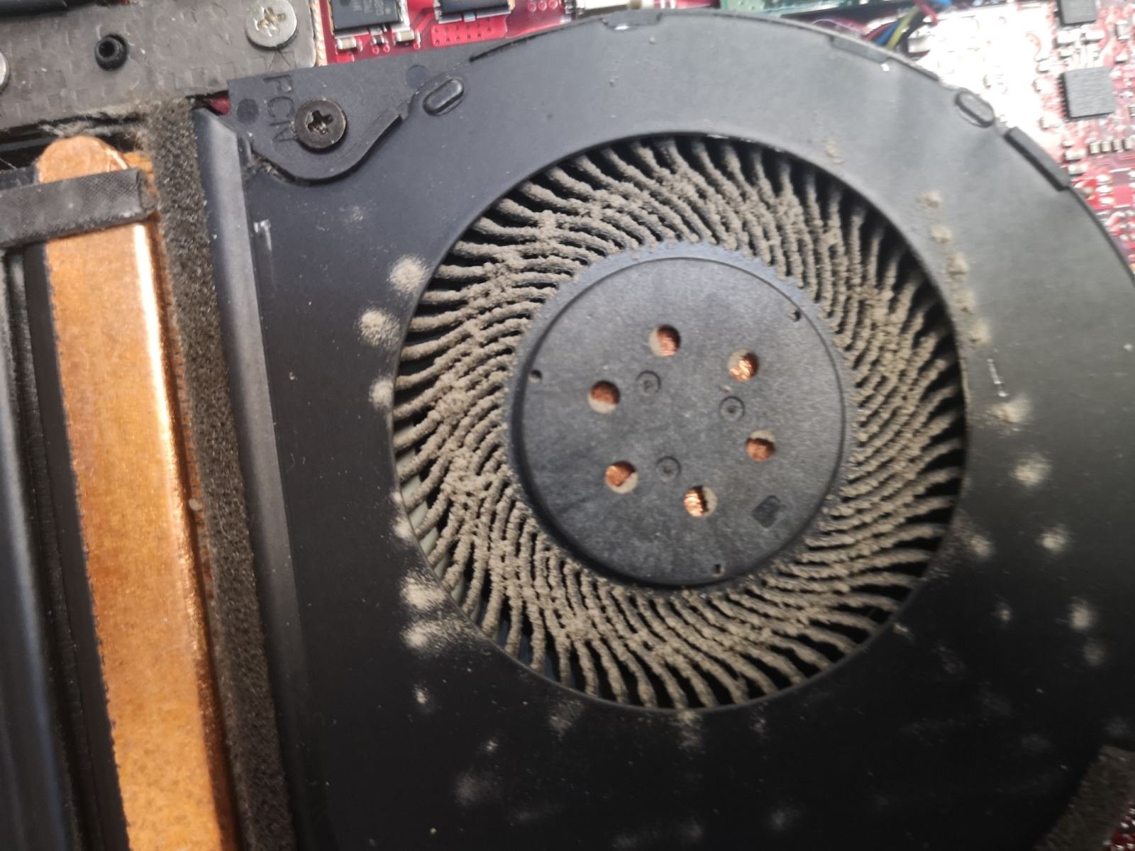 laptop-hardwarew-clean-change-compound-122024-3.jpg