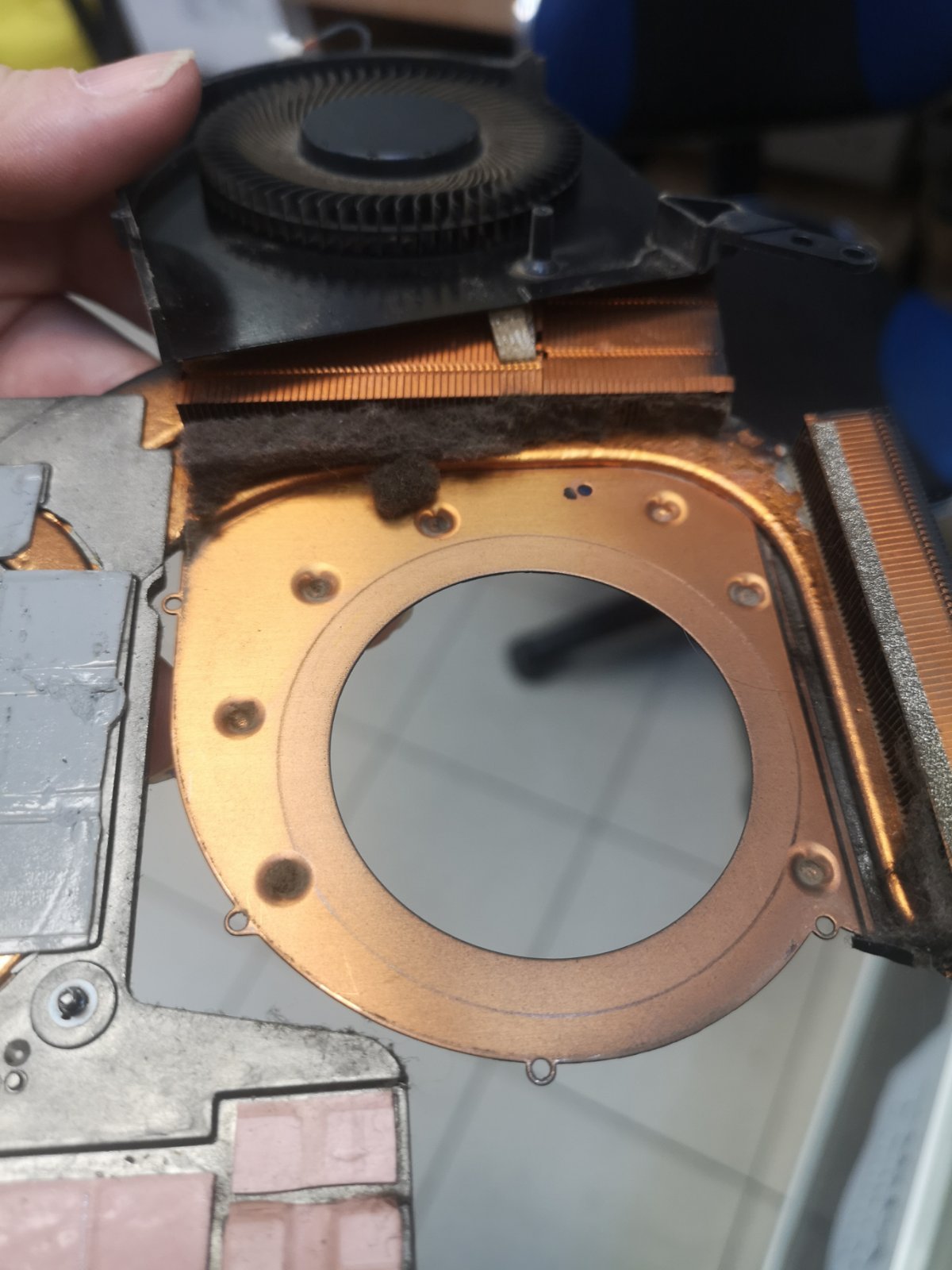 laptop-hardwarew-clean-change-compound-122024-4.jpg