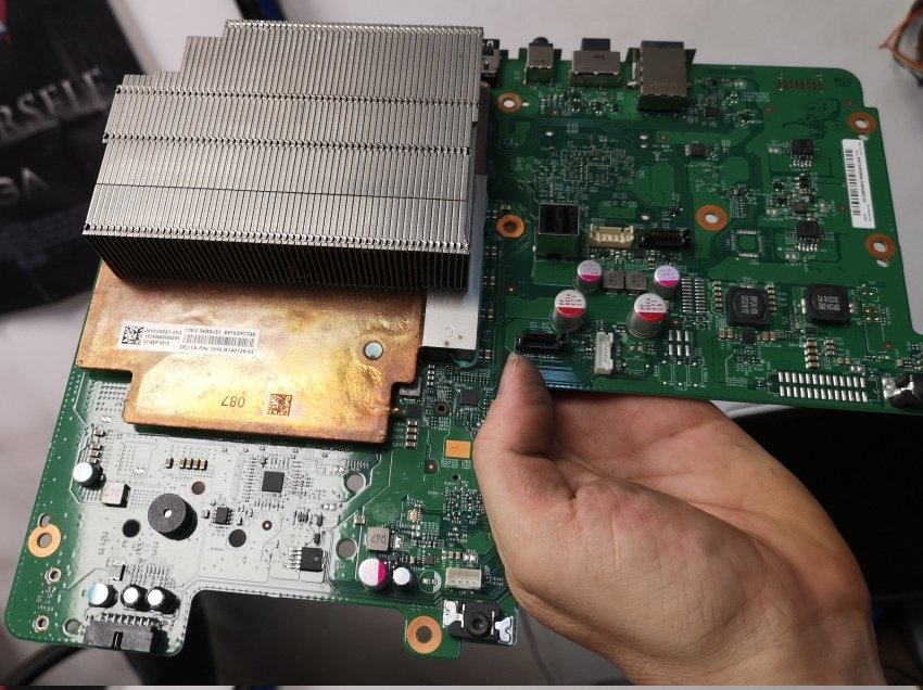 XboxOneX-hardware-cleaning-3856.jpg