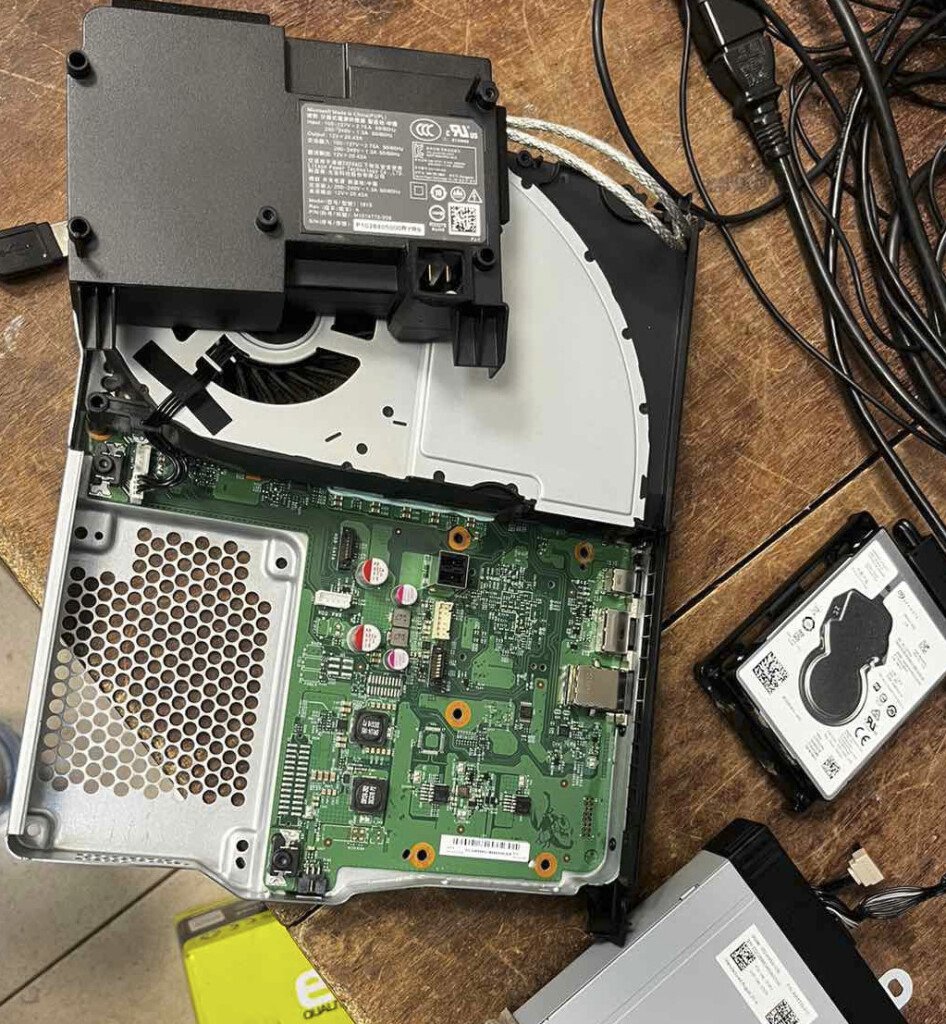 XboxOneX-hardwareClean-2.jpg